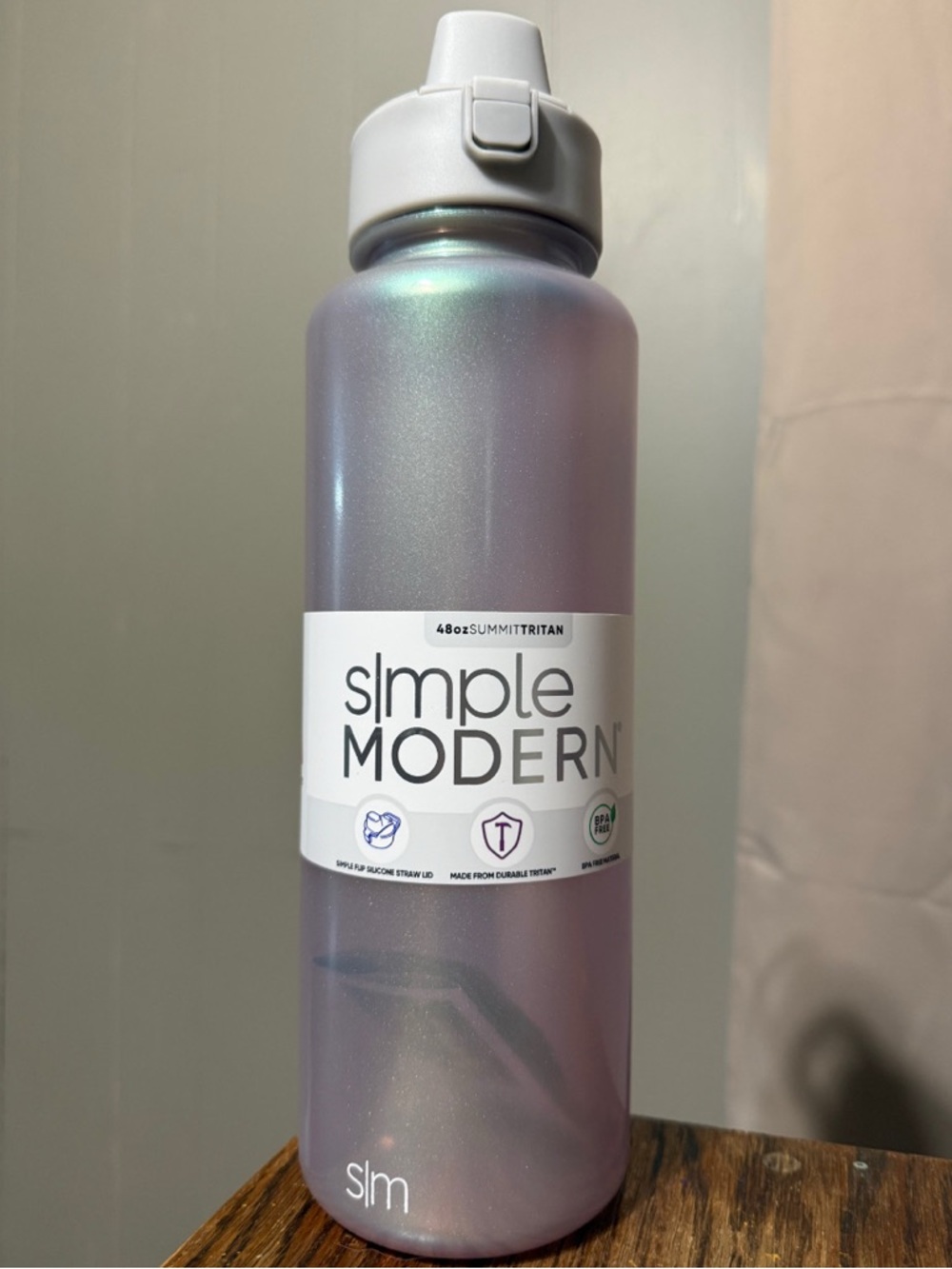 NWT Simple Modern Iridescent Water Bottle 48oz